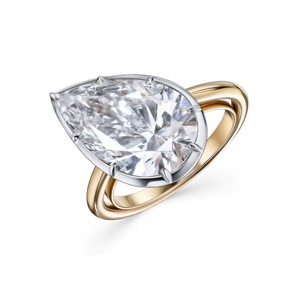 8 Carats Pear Cut Lab-Grown Diamond Engagement Ring